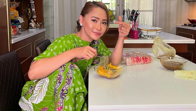 Nyamannya Jadi ART Inul Daratista, Gaji di Atas UMR hingga Bisa Umrah Gratis
