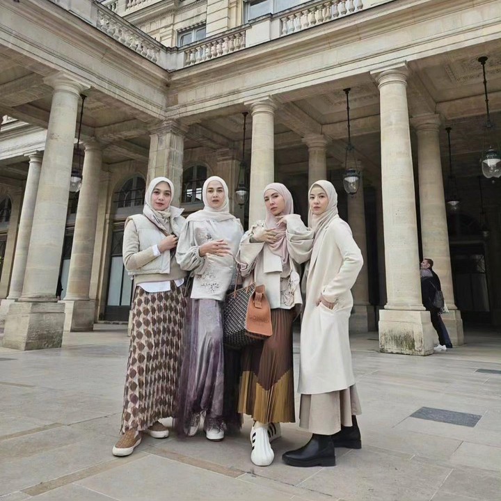 <p>Tak hanya itu, para Bunda selebriti ini juga sering menghabiskan waktu bersama dengan liburan ke luar negeri. Bahkan, saat ini mereka tengah menikmati liburan di Tokyo, Jepang. (Foto: Instagram@dianayulestari)</p>