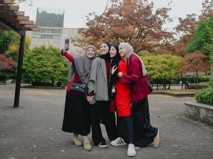 Kerap Liburan Bareng, Ini 5 Potret OOTD Natasha Rizky, Dian Ayu, Ratna Galih, hingga Nina Zatulini selama di Jepang
