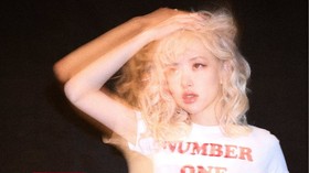 Rose BLACKPINK Mendamba Cinta dalam Lagu number one girl