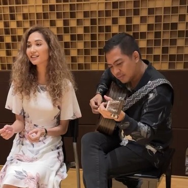 Gandeng Ade Givinda, Penyanyi Singapura Roziana Cindy Rilis Single 'Paling Sejati'
