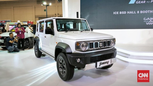 Suzuki menjual lima aksesori White Rhino Edition sebagai Suzuki Genuine Accessories (SGA), jadi bisa dibeli bila pemilik Jimny varian lain.