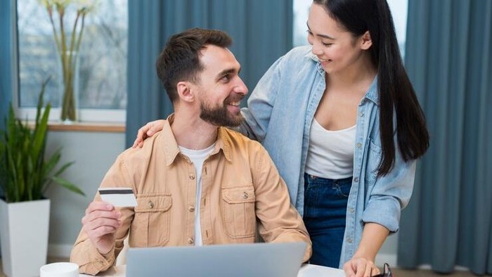 Tips menghindari financial toxicity dalam pernikahan/Foto: Freepik.com