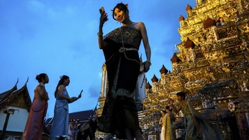 Wat Arun Malam: Pesona Bangkok yang Memikat Hati! (Foto-Foto Menakjubkan) Wat Arun Malam: Pesona Bangkok yang Memikat Hati! (Foto-Foto Menakjubkan)