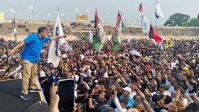 Sebelum Kampanye Terakhir, Cagub Ahmad Luthfi Sarapan Bareng Jokowi