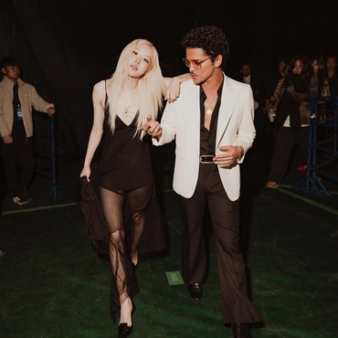 Ternyata Ada Pertengkaran Rose & Bruno Mars di Balik Kesuksesan 'APT.'