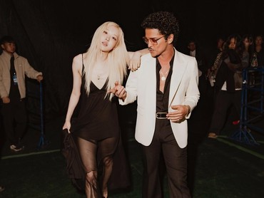 Ternyata Ada Pertengkaran Rose & Bruno Mars di Balik Kesuksesan 'APT.'