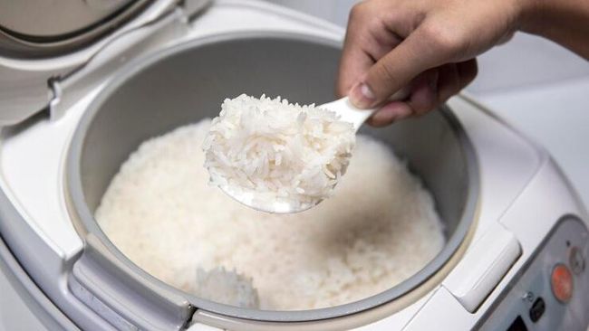 Seiring pemakaian, rice cooker jadi berbau dan merusak kualitas nasi. Ternyata ini kebiasaan yang bikin rice cooker bau.