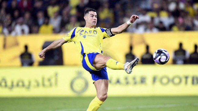 Mantan rekan setim Cristiano Ronaldo di Al Nassr, Waleed Abdullah, mengungkap sisi humanis CR7 yang sangat menghargai kepercayaan yang dianut orang lain.