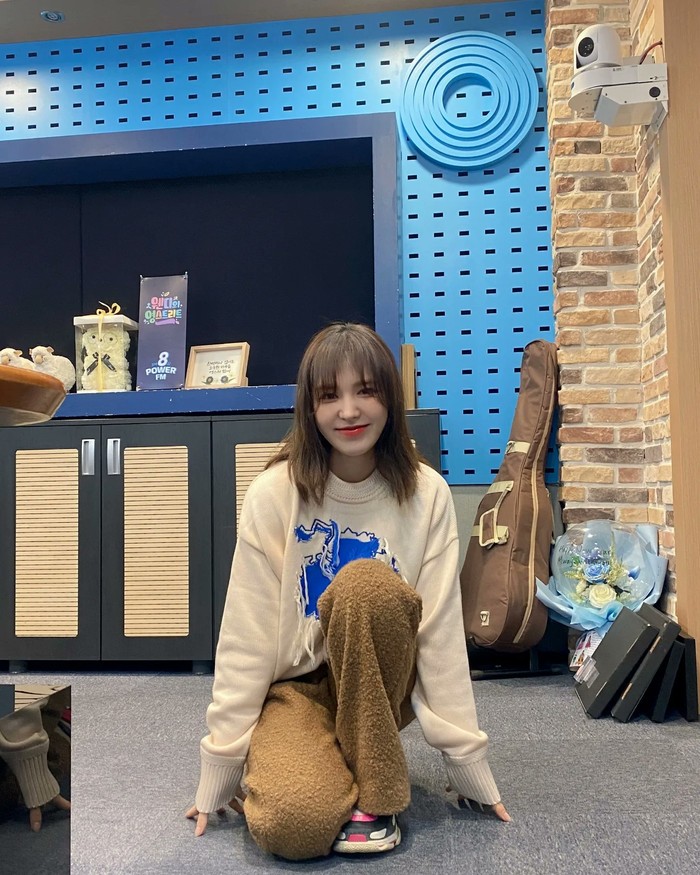 Idol K-Pop satu ini meninggalkan negara asalnya untuk melanjutkan studi di Kanada saat dirinya masih duduk di bangku SD. Selama di luar negeri, ia menempuh pendidikan di Richmond Hill High School dan Shattuck-St. Mary's School./ Foto: x.com/RVsmtown