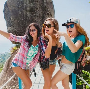 4 Zodiak yang Paling Seru Diajak Liburan, Tidak Pernah Mengeluh Capek!