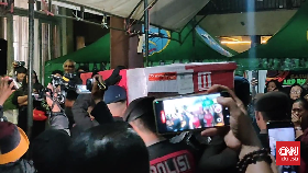 Haru-Histeris Keluarga Sambut Jenazah AKP Ulil Korban Tembak Kabag Ops