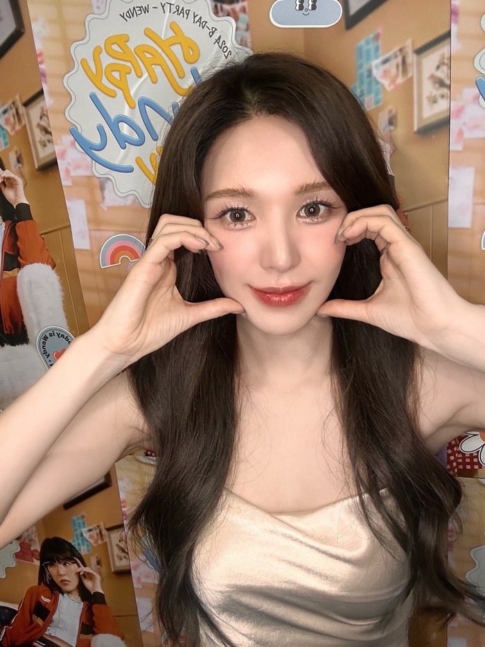 Miliki otak encer, Wendy Red Velvet menerima penghargaan bergengsi dari President’s Education Awards Program (PEAP) atas keunggulan akademiknya yang luar biasa pada tahun 2009 silam./ Foto: x.com/RVsmtown