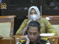 Tangis Nella Marsella PNS yang Polisikan Jaksa usai Dituduh Pakai Mobil Dinas untuk Pacaran