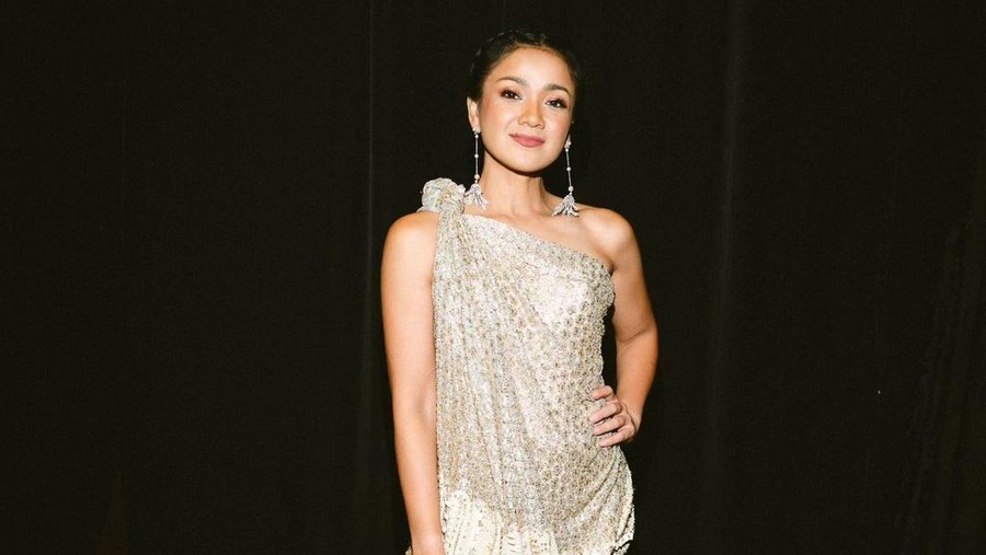 Nirina Zubir menang penghargaan Pemeran Utama Wanita Terbaik 2024.