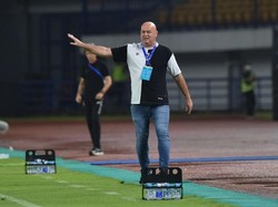 Tanpa Henhen dan Kakang, Persib Siapkan Kejutan di Sektor Bek Kanan