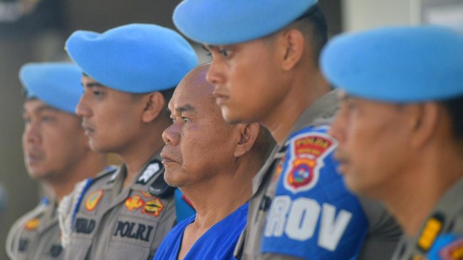 Kapolri memerintahkan Kadiv Propam dan Irwasum ke Sumbar untuk memantau langsung penanganan kasus polisi tembak polisi di area Mapolres Solok Selatan.