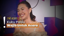 Anggunnya Sheila Dara Aisha dengan Off-Shoulder Dress-Wet Hair Look