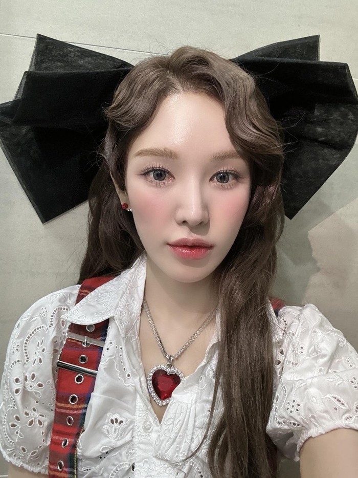 Wendy Red Velvet lahir dari keluarga kaya pada 21 Februari 1994 di Seongbuk-dong, Seoul, Korea Selatan. Pemilik nama asli Shon Seungwan berzodiak Pisces tersebut memiliki kakak perempuan bernama Shon Seunghee./ Foto: x.com/RVsmtown