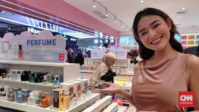 Aktris Amanda Manopo merekomendasikan sejumlah peralatan nan wajib Anda beli di Miniso Pink Transmart Cilandak, Jakarta Selatan.