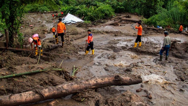 Korban tewas saat musibah longsor nan terjadi di Kecamatan Sibolangit, Kabupaten Deliserdang, Provinsi Sumatera Utara (Sumut), bertambah menjadi tujuh orang.