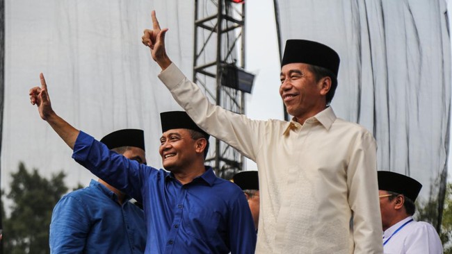 Luthfi tumbangkan jagoan PDIP Andika di Pilgub Jateng berdasarkan hasil quick count lembaga survei. Jokowi rupanya punya pengaruh besar di kandang banteng itu..