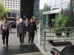 Gubernur Rohidin Mersyah Tiba di KPK Usai OTT di Bengkulu