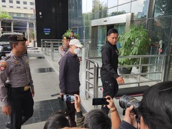 Video: Gubernur Rohidin Mersyah Tiba di KPK Seusai OTT di Bengkulu