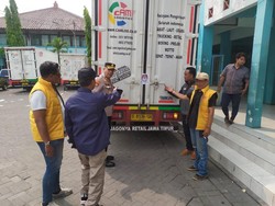 Distribusi Logistik Pilkada Tingkat PPK di Surabaya Utara Dimulai