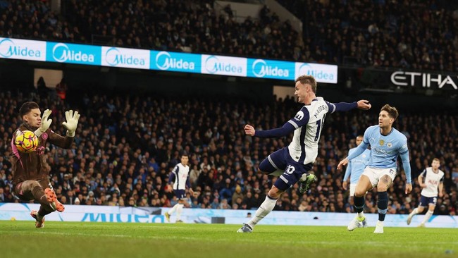 Manchester City bisa semakin tertinggal dari Liverpool di klasemen Liga Inggris setelah dikalahkan Tottenham Hotspur 0-4 pada lanjutan Premier League.