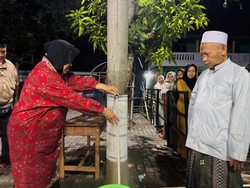 Sambut dengan Hangat, Warga Konang Tak Lupa dengan Sumur Bor Bantuan Risma