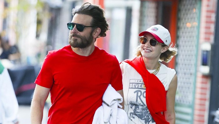 NEW YORK, NEW YORK - NOVEMBER 11: Bradley Cooper and Gigi Hadid are seen in NoHo on November 11, 2024 in New York City. (Photo by Aeon/GC Images)
