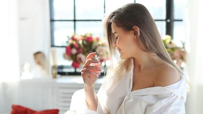 Aroma parfum untuk musim hujan/Foto: Freepik/Racool_studio