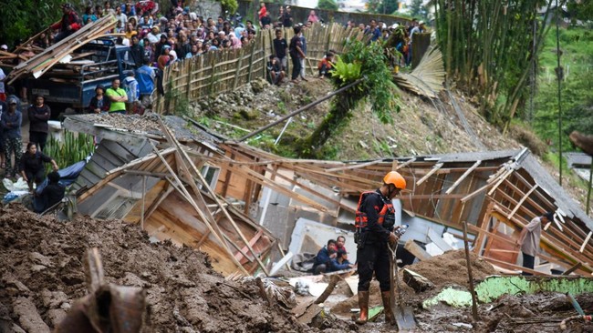 Sejumlah musibah hidrometeorologi basah terjadi pada beberapa wilayah di Sumut sejak pekan lampau telah menewaskan sekitar 20 orang.