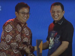 Video: Nazaruddin Malik-Kombes Christian Tobing Raih detikJatim Awards