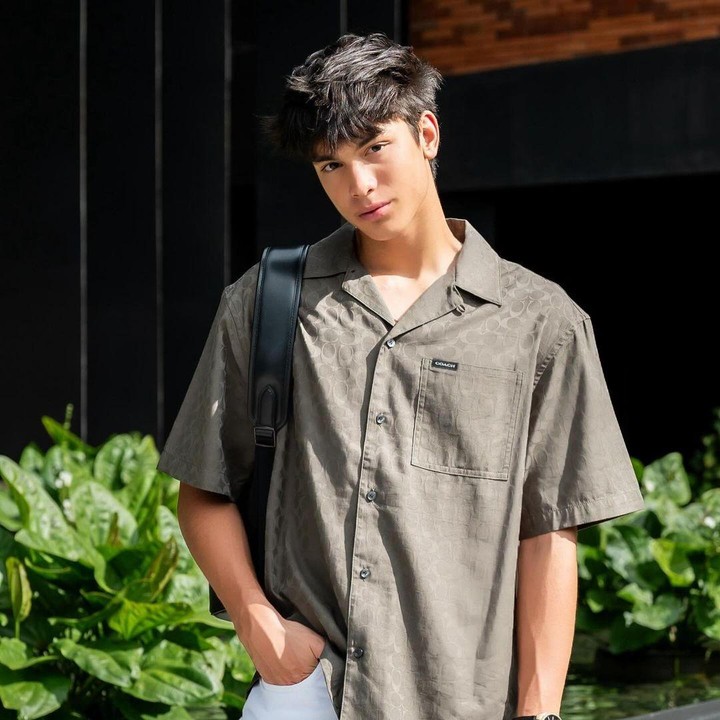 <p>"Tim yang hadir turut mendoakan Eddy dan kedua orang tuanya sehat, bahagia, senang lahir dan batin," ungkap seorang netizen. "Selamat ulang tahun <em>@eddy_mm</em>, selalu sehat dan bahagia ya," tutur netizen lainnya. (Foto: Instagram: @eddy_mm)</p>