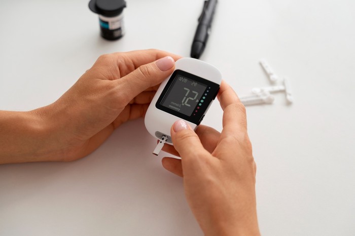 Ilustrasi berjalan kaki dapat menurunkan kadar gula darah/ Foto: Freepik.com