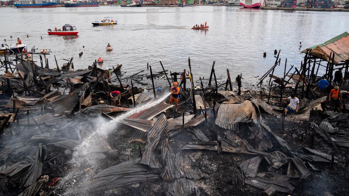 FOTO: Kebakaran Besar Melanda Daerah Kumuh Manila