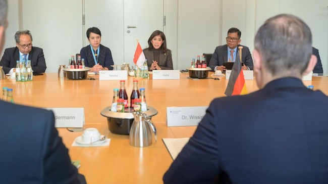 Menkomdigi, Meutya Hafid, berkomitmen untuk memperkuat kolaborasi global guna mempercepat transformasi digital di tingkat internasional.