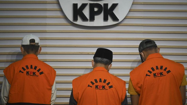 Pengamat dan pakar hukum menilai pernyataan Supratman selaku menteri hukum dalam Kabinet Prabowo soal denda damai untuk mengampuni koruptor adalah hal keliru.