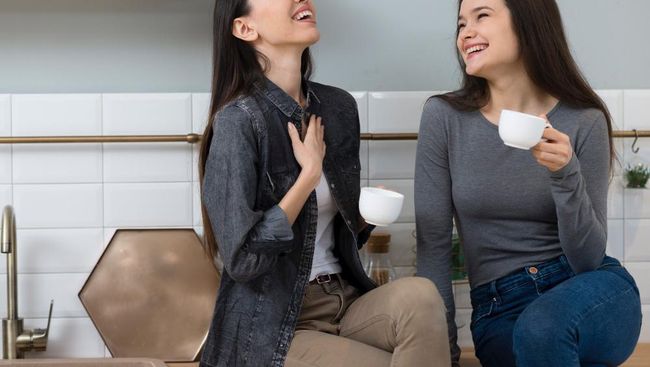 Daripada Bergosip, Coba Bahas 5 Topik Menarik Ini saat Kumpul Bersama Sahabat