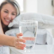 Berapa Banyak Air Putih yang Harus Diminum Setelah Bangun Tidur?