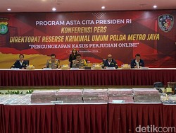 Tumpukan Uang Rp 76,9 M yang Disita dari Mafia Akses Judol Komdigi