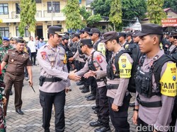 Polres Situbondo Geser Pasukan ke TPS untuk Ciptakan Kondusifitas Pilkada