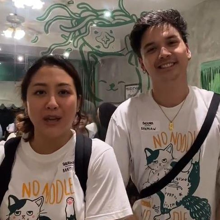 <p>Video kebersamaan Sherina dan Baskara ini seolah menjawab isu miring rumah tangga keduanya yang sempat beredar di publik beberapa waktu lalu. Rumah tangga keduanya diisukan retak lantaran Sherina menghapus fotonya bersama sang suami di media sosial. (Foto: Instagram @bakmiaw_)</p>