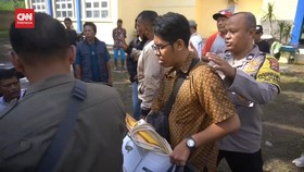 VIDEO: Hari Guru Nasional, Murid dan Guru Diusir dari Sekolah