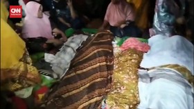 VIDEO: Rumah Tertimbun Tanah Longsor, 1 Keluarga Tewas