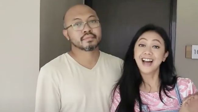 Presenter dan aktris Asri Welas menggugat cerai suaminya, Galiech Ridha Rahardja, di Pengadilan Agama (PA) Depok, Jawa Barat.