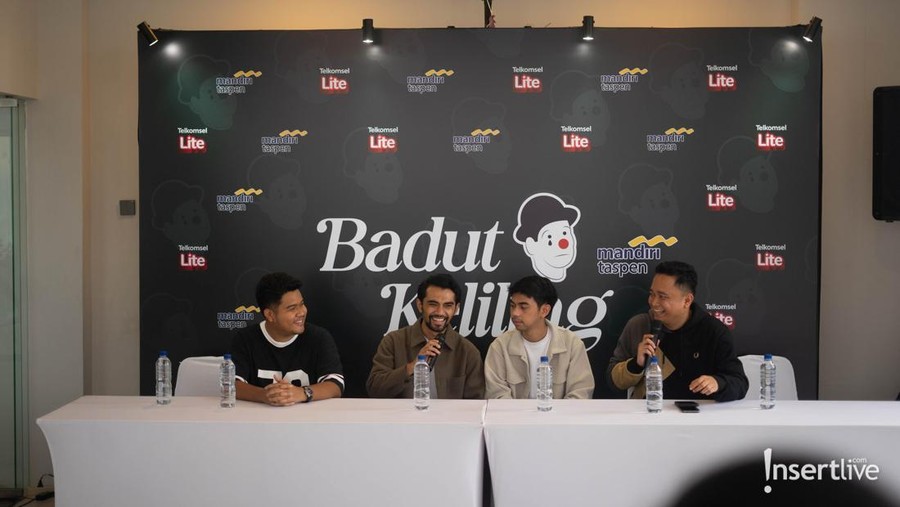 Badut Keliling dbatlayar