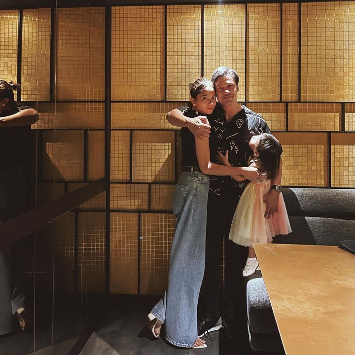 <p>Aktor Chicco Jerikho menikah dengan Putri Marino pada 3 Maret 2018 di Bali. Pasangan yang telah mengarungi bahtera rumah tangga selama enam tahun ini telah dikaruniai anak perempuan. (Foto: Instagram@chicco.jerikho)</p>